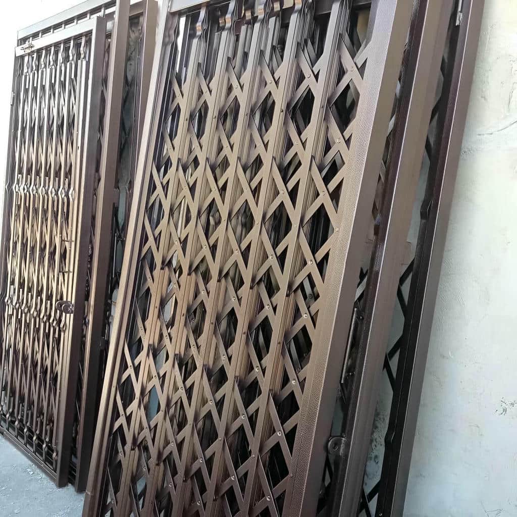 خدمات نصب درب ریلی آکاردئونی کم جا