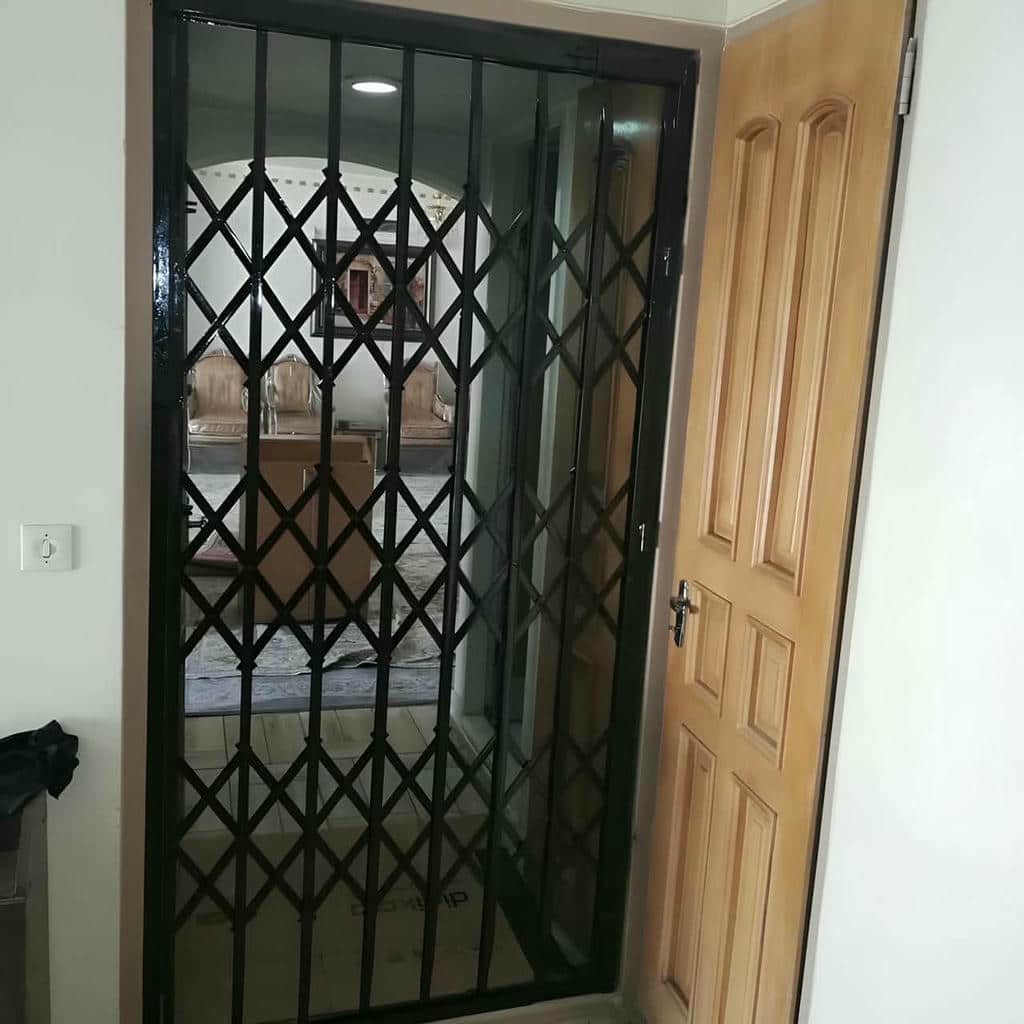 فروش درب ریلی آکاردئونی کم جا برای کنترل ورودی