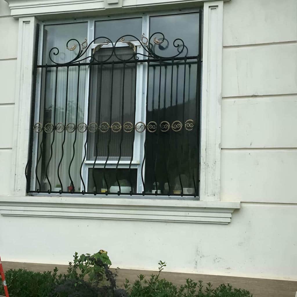 تولید نرده پنجره فرفورژه گل دار با قاب دوبل