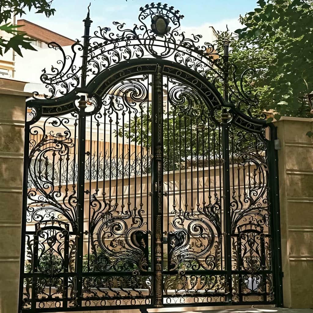نصب درب پارکینگ فلزی نما با لولای تقویتشده