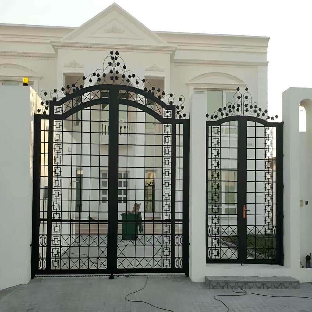 درب ویلایی برش لیزری طرح هندسی با حریم کامل