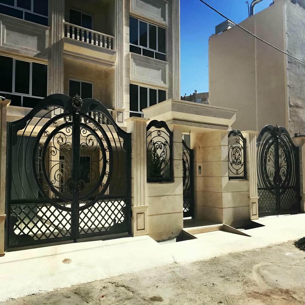 خرید درب پارکینگ حیاط لولایی با قفل مطمئن