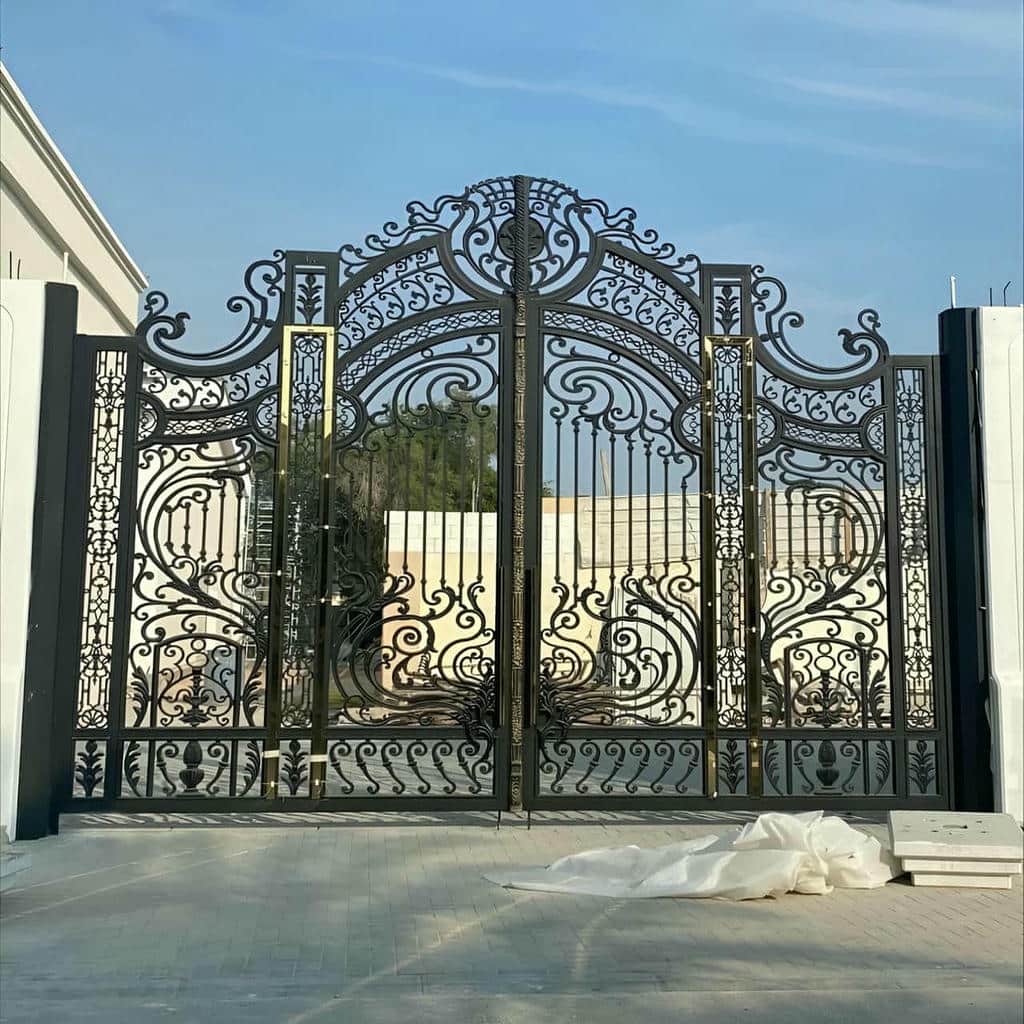 ساخت درب حیاط ویلایی قوسی با پروفیل تقویت‌شده