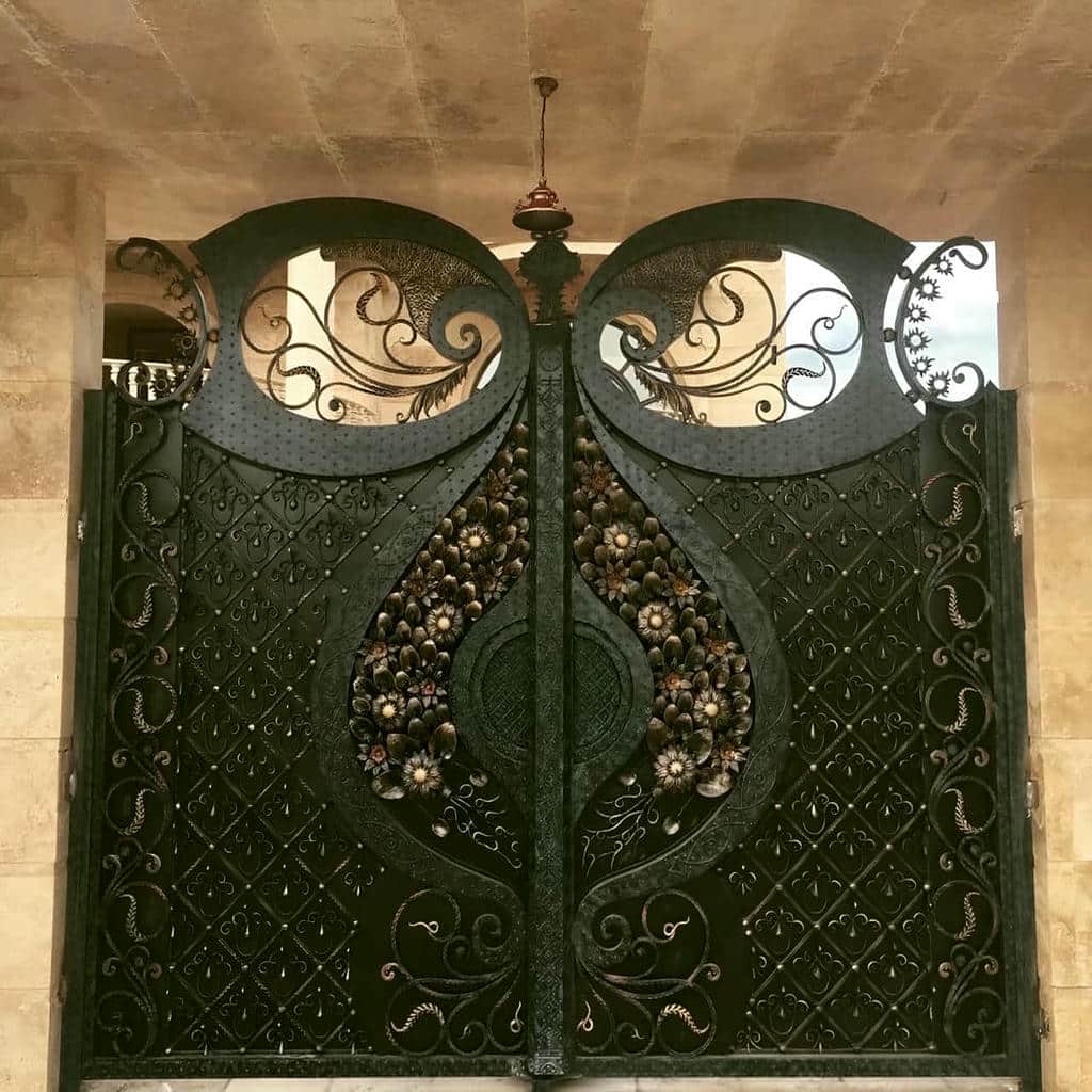 11 طرح درب ساختمان ساده شاسی فلزی