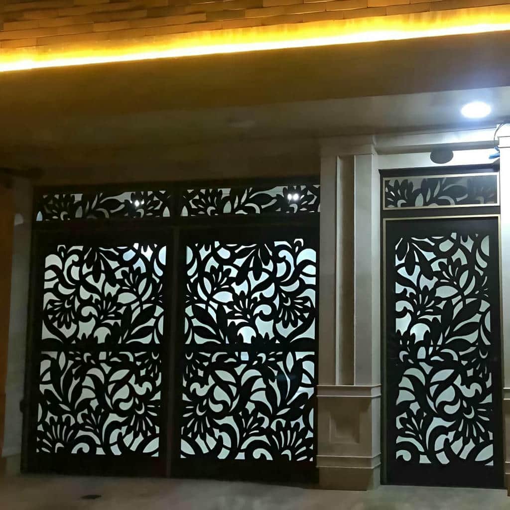اجرای درب فلزی لاکچری نمای ویلا با کنترل دسترسی