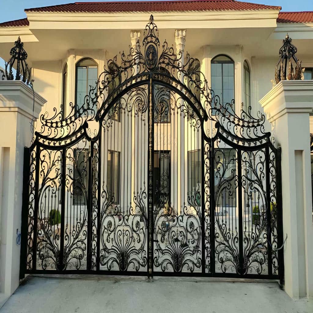 خرید درب پارکینگ مدرن پنل مشبک با شبکه ایمن