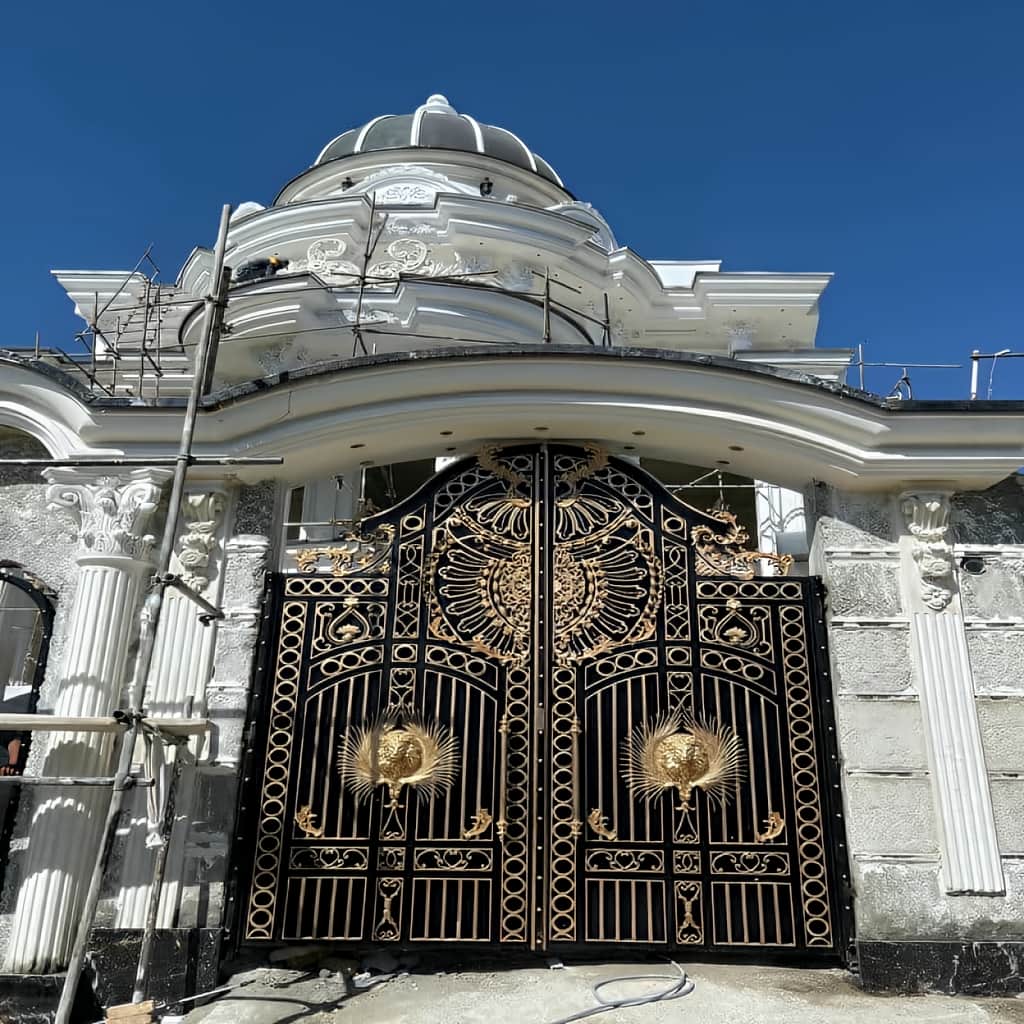 درب پارکینگ مدرن پنل مشبک با قفل مطمئن