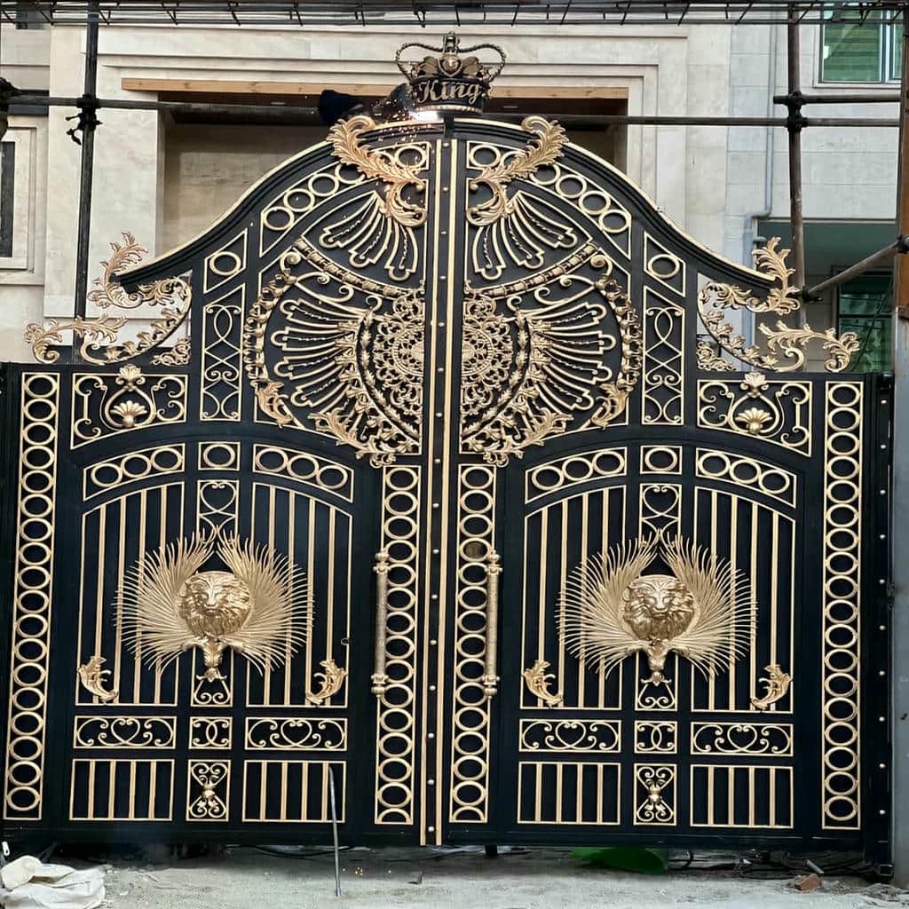 درب بزرگ پارکینگ اتوماتیک با چشمی ایمنی