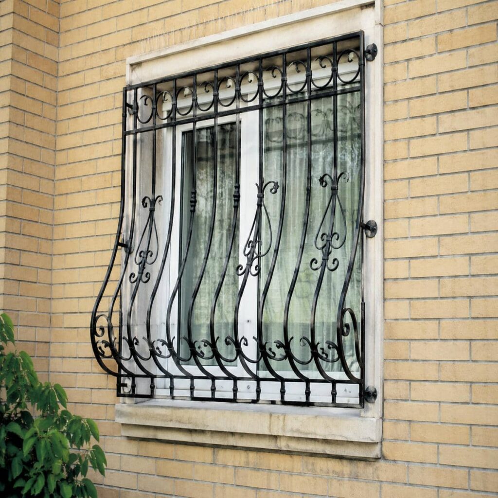 حفاظ پنجره مشکی طلایی با قفل چندنقطه‌ای