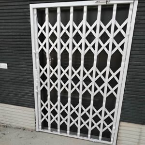 14 مدل درب آکاردئونی سه گل تسمه