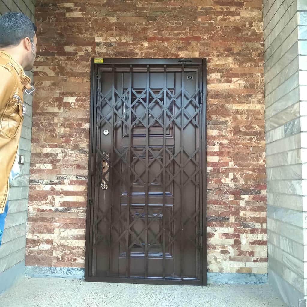محافظ درب ورودی رنگ شده محافظ درب ورودی رنگ شده
