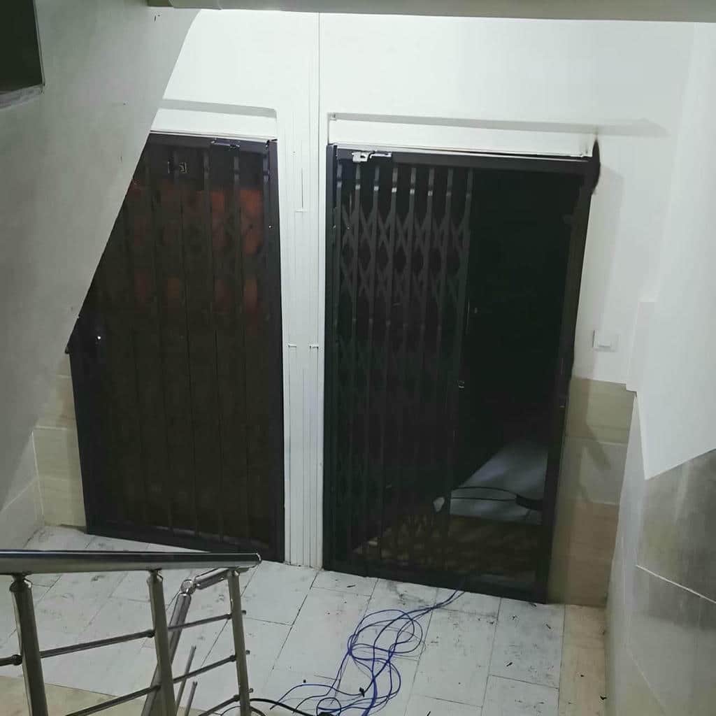 حفاظ آکاردئونی ورودی ساختمان