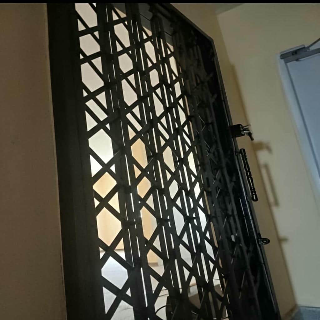 مرکز عرضه و نصب حفاظ متحرک برای نگهداری آسان