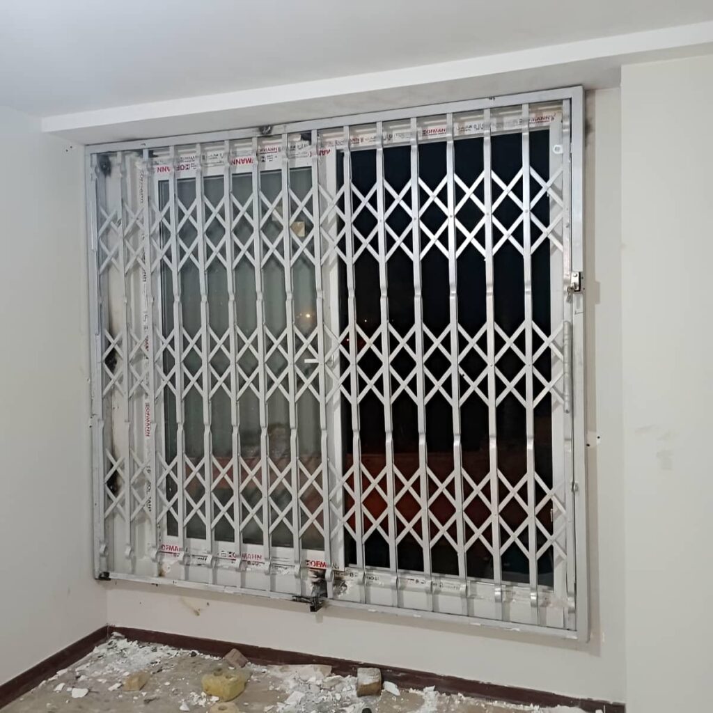 درب آکاردئونی ورودی
