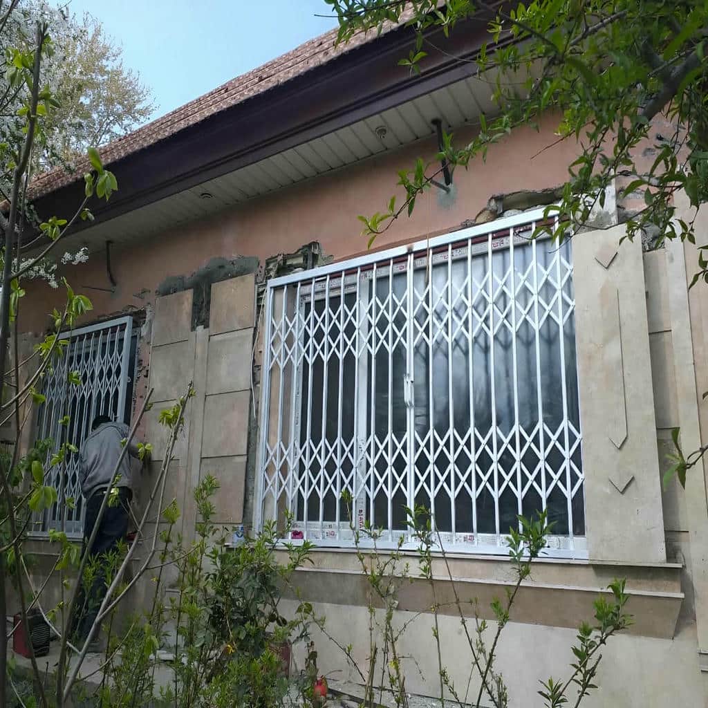درب آکاردئونی ورودی ساختمان