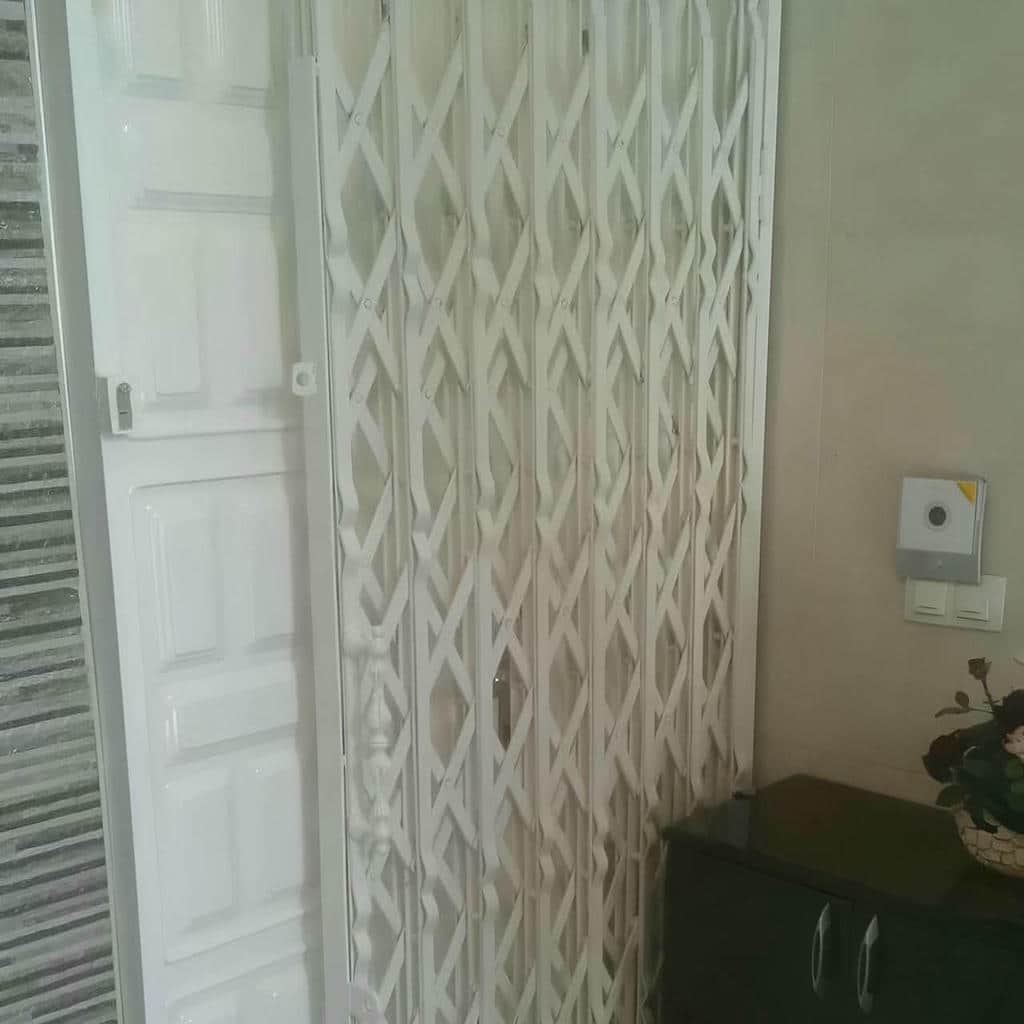 مرکز عرضه درب آکاردئونی آپارتمان سفارشی برای فضاهای کم عرض