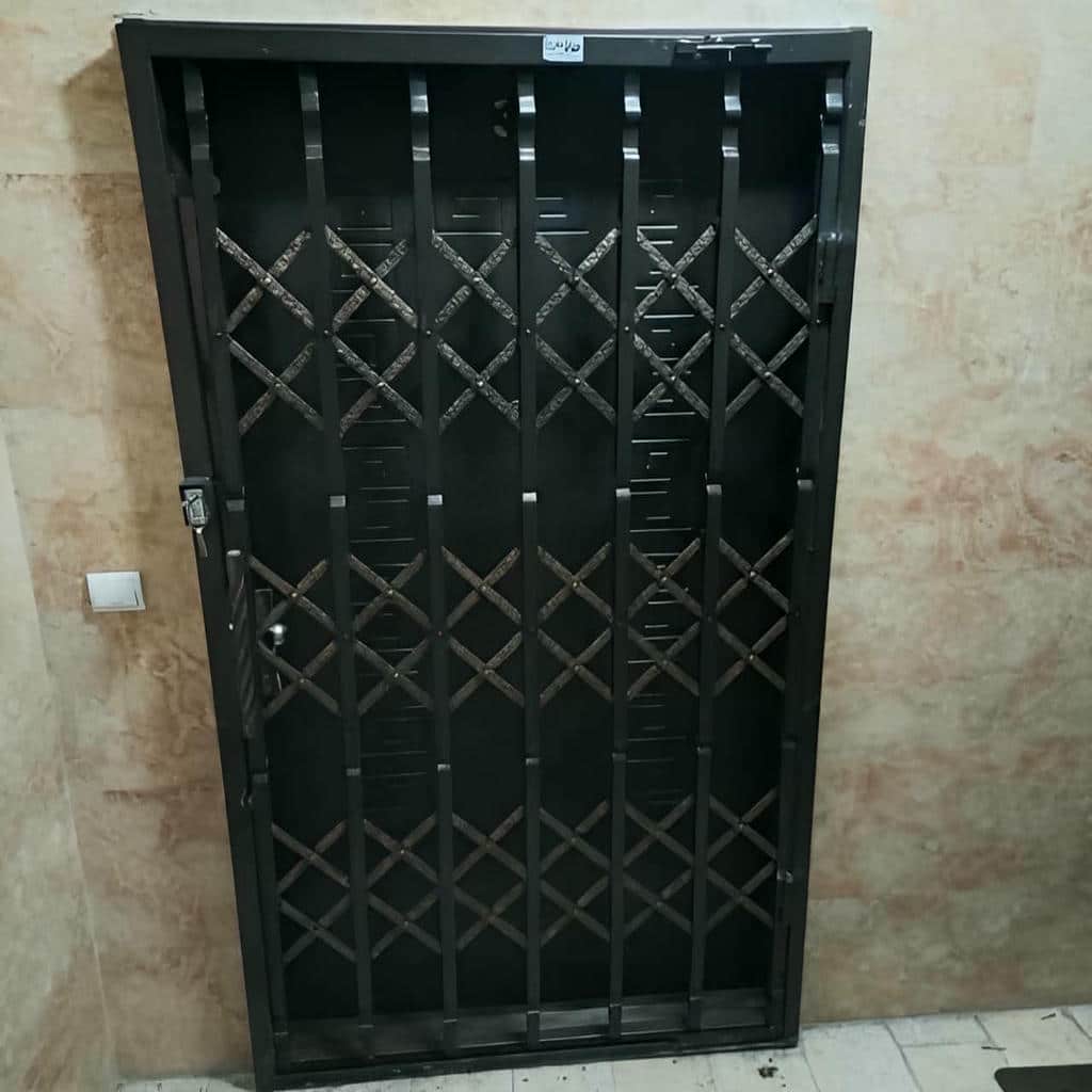 درب آکاردئونی ورودی ساختمان