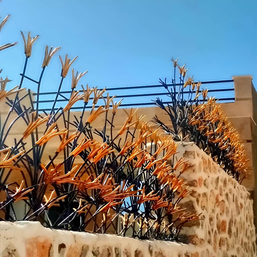 حفاظ دیوار لیلیوم سفارشی