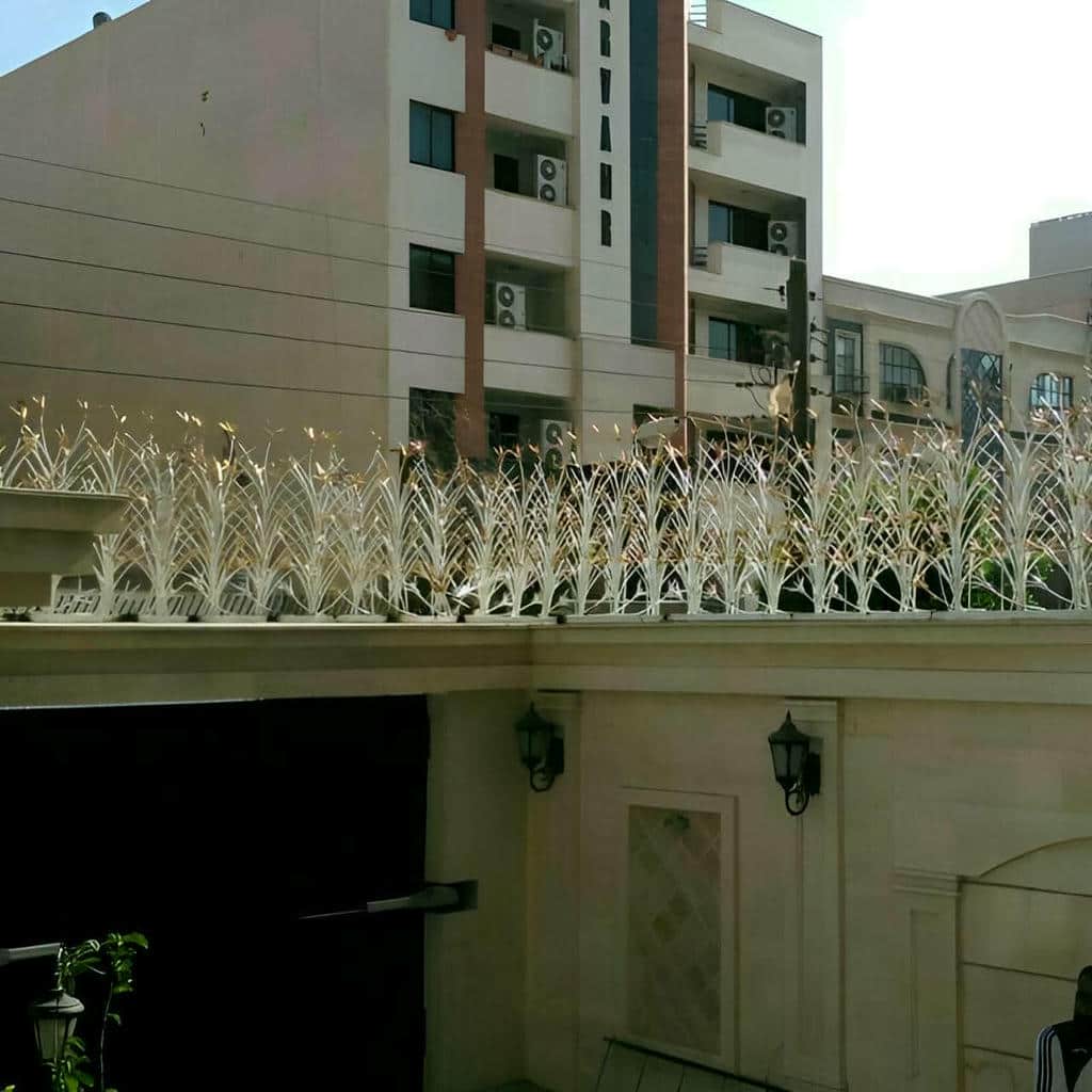 حفاظ لیلیوم مناسب دیوار مجتمع