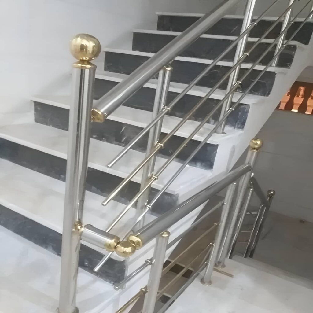 نرده استیل با طراحی ساده نرده استیل با طراحی ساده