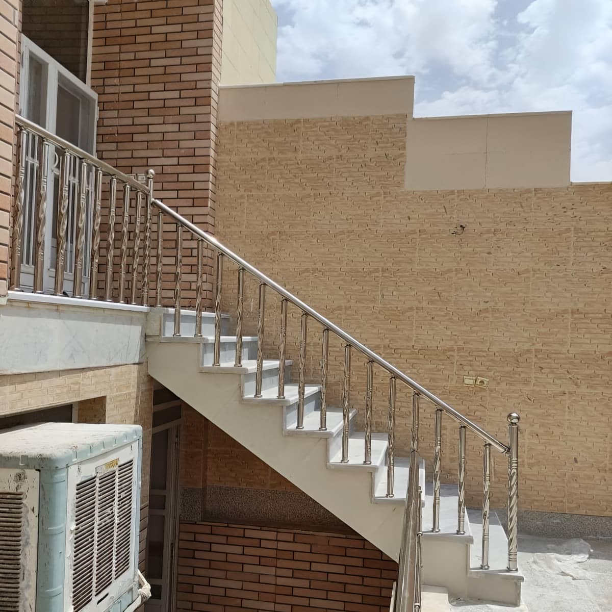 نرده استیل راه پله براق مرکز فروش نرده استیل راه پله سفارشی مناسب پایه، دست انداز و اتصالات ایمن