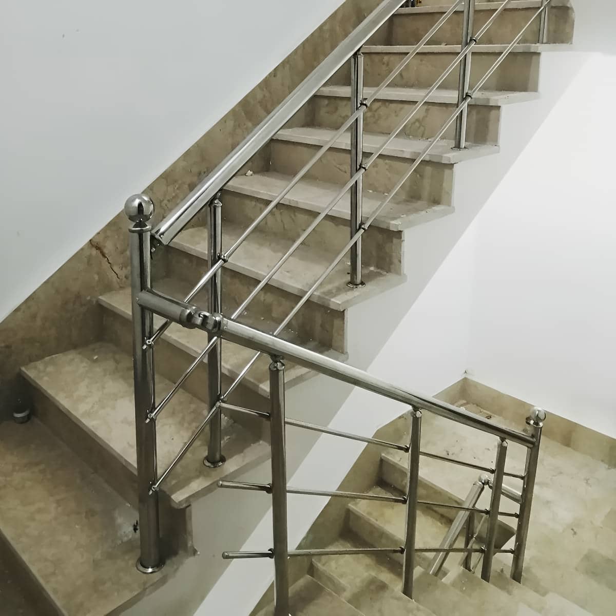 نرده استیل بالکن براق مدرن مرکز فروش نرده استیل بالکن با قیمت مناسب برای انتخاب جنس و متریال مناسب