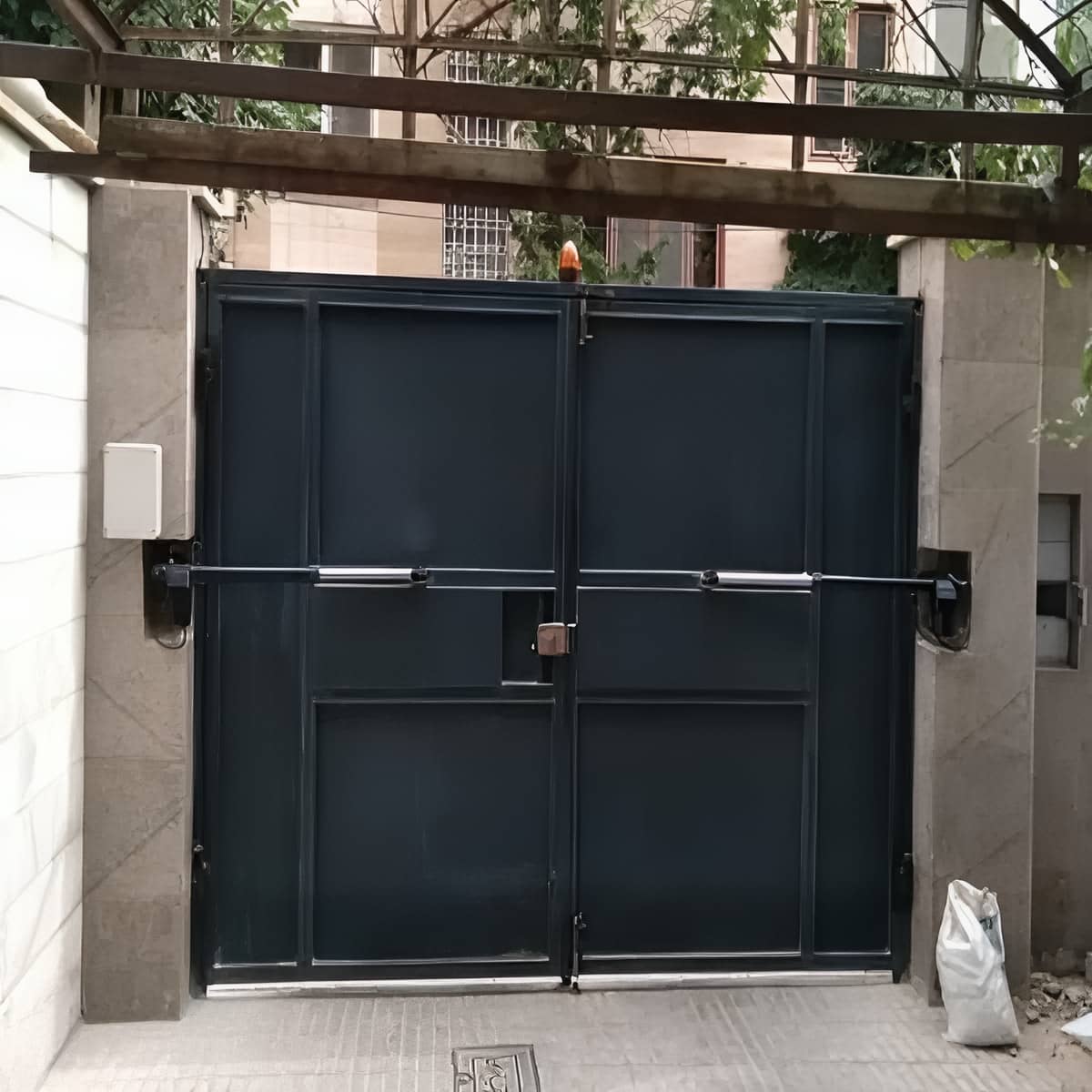 جک بازویی ساختمان مسکونی با موتور مقاوم مرکز فروش و نصب جک بازویی ساختمان های مسکونی