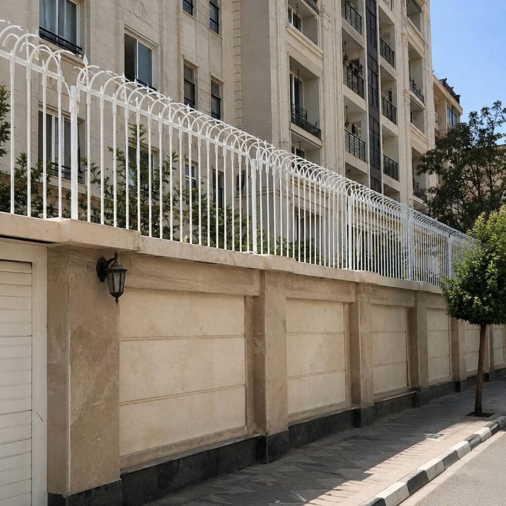حفاظ آهنی دیوار در نمای آپارتمان