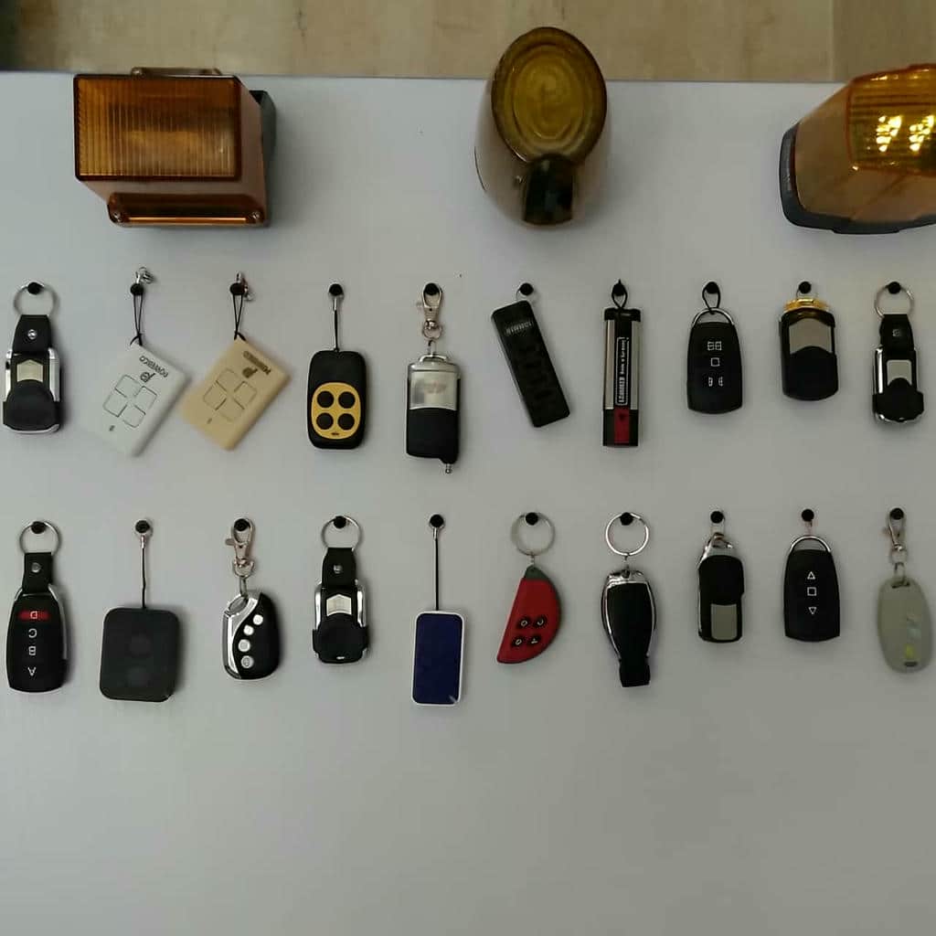 تابلو کنترل جک پارکینگ در محفظه محافظ