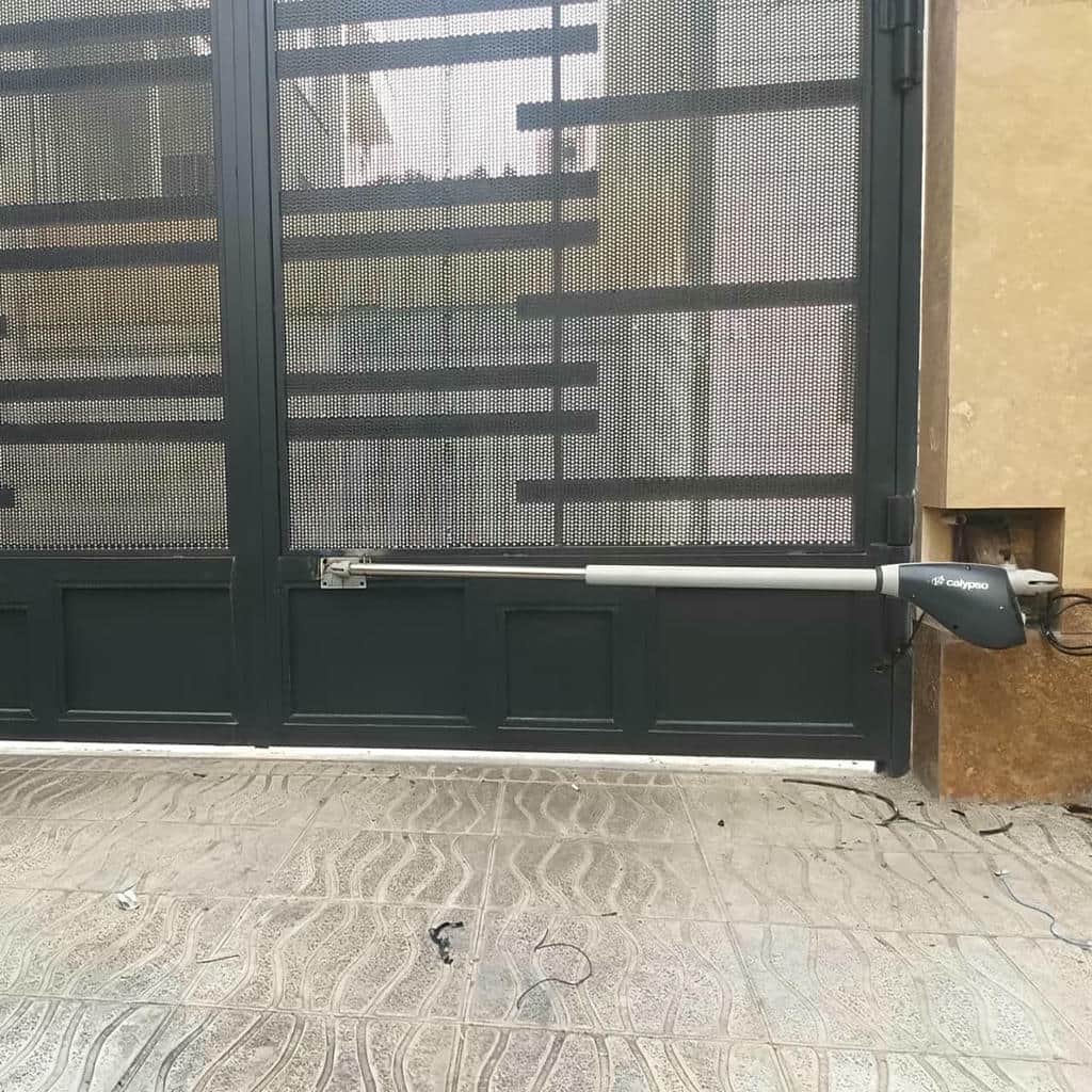 جک درب پارکینگ بازویی برای ورودی در همدان