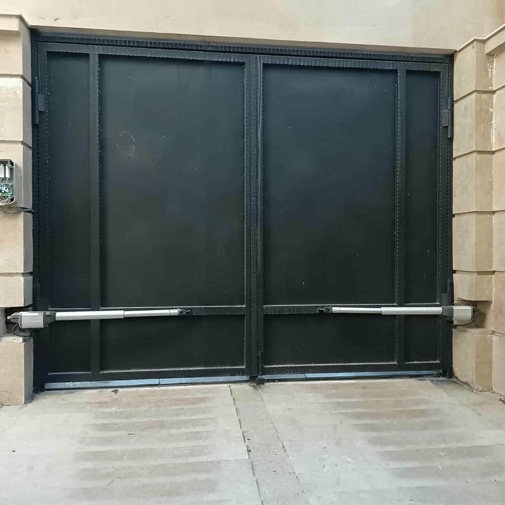 جک درب پارکینگ بازویی مشکی در استان هرمزگان