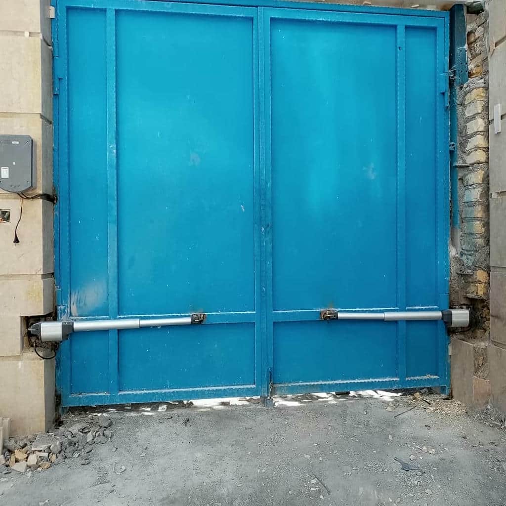 جک درب پارکینگ با بدنه مشکی در استان اصفهان جک درب پارکینگ با بدنه مشکی در استان اصفهان