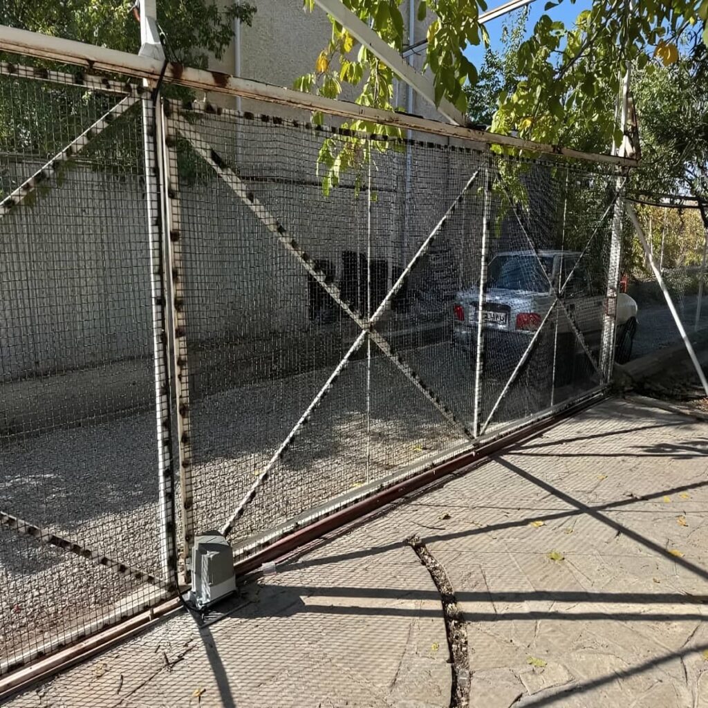 جک درب پارکینگ با برد فرمان و ریموت در بجنورد