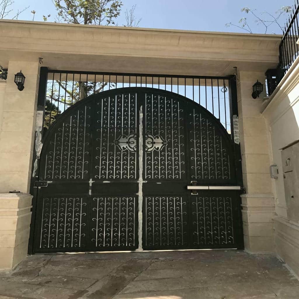 جک درب پارکینگ در استان فارس با بدنه فلزی