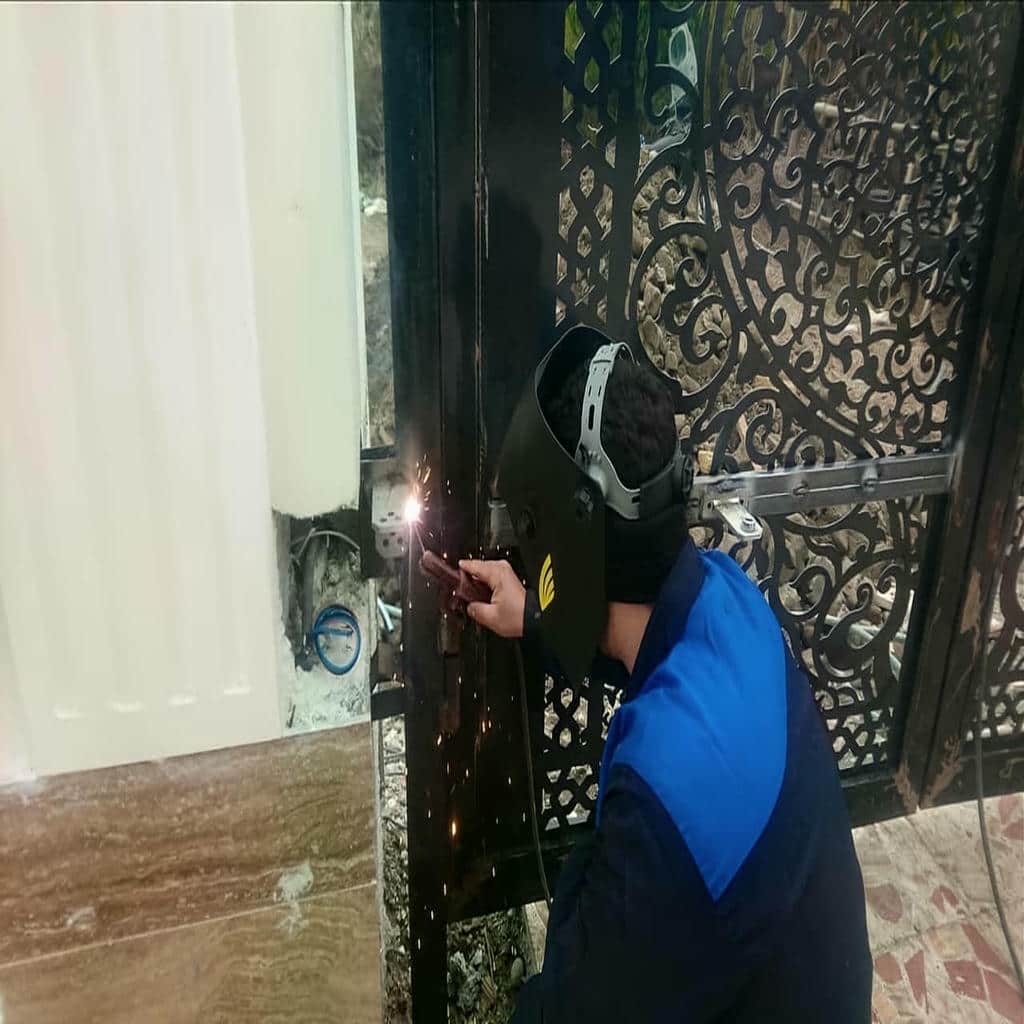 جک درب پارکینگ همراه بازوی محرک و پایه جک درب پارکینگ همراه بازوی محرک و پایه