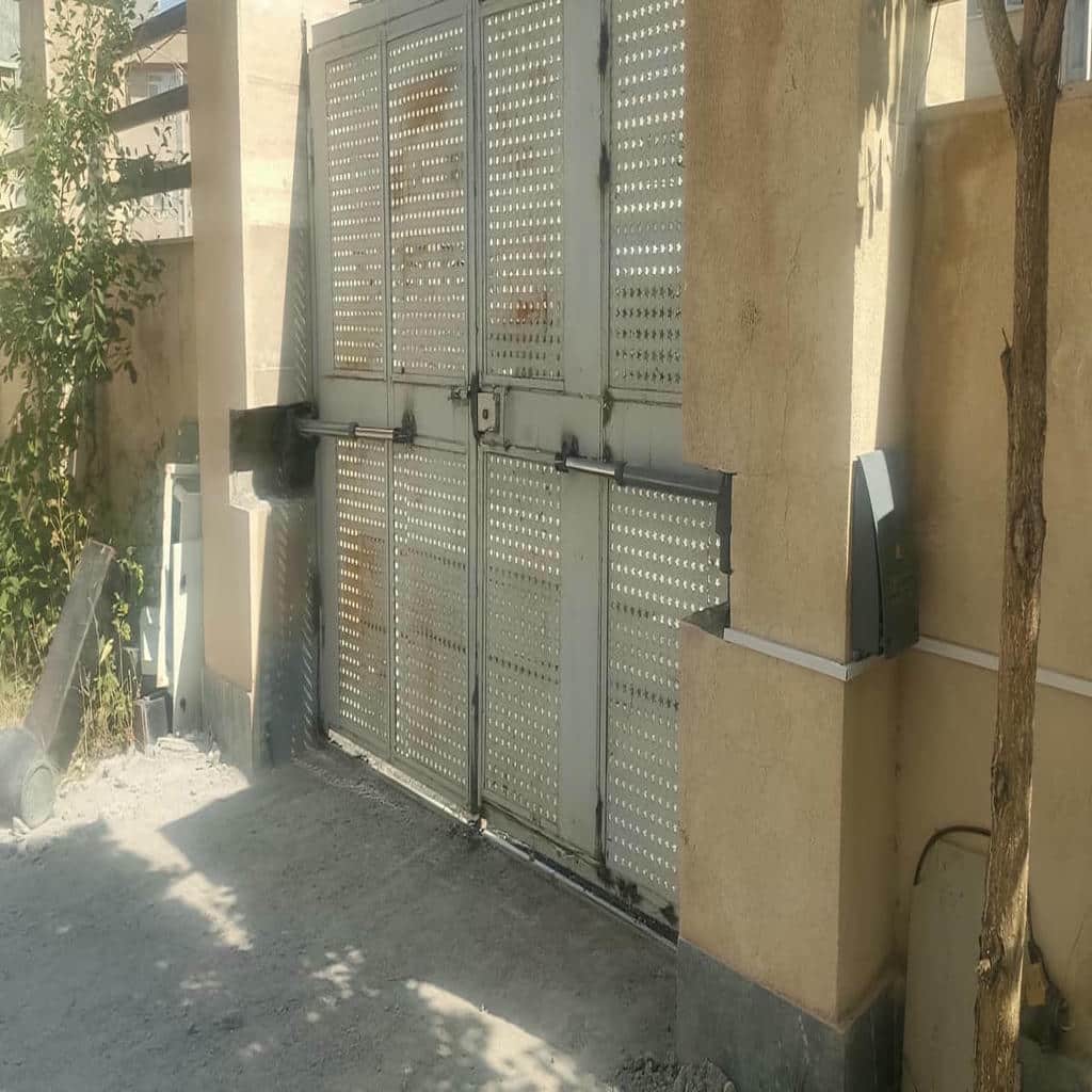 جک درب پارکینگ هیدرولیک برای مجتمع خرم آباد
