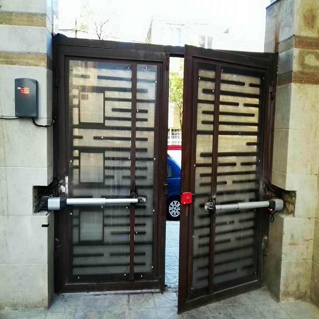جک درب پارکینگ کنار درب ویلایی در استان گلستان جک درب پارکینگ کنار درب ویلایی در استان گلستان
