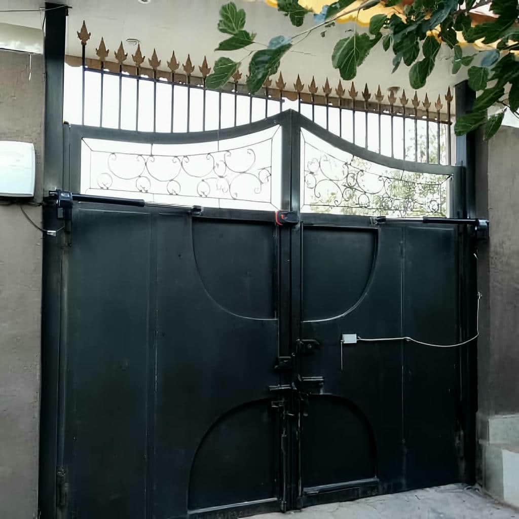 جک درب پارکینگ کنار ورودی مسکونی در استان کهگیلویه و بویراحمد