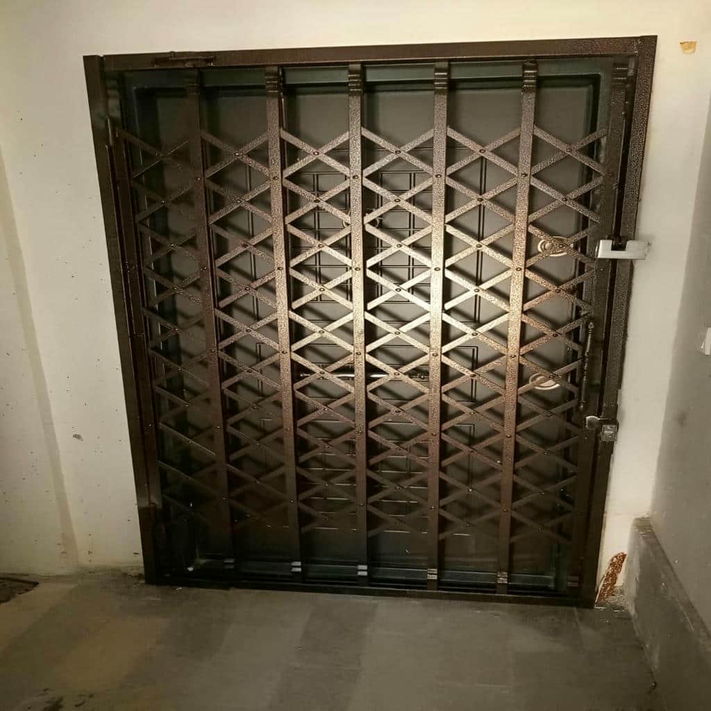 حفاظ آکاردئونی زنجان با قفل مرکزی و قاب تیره