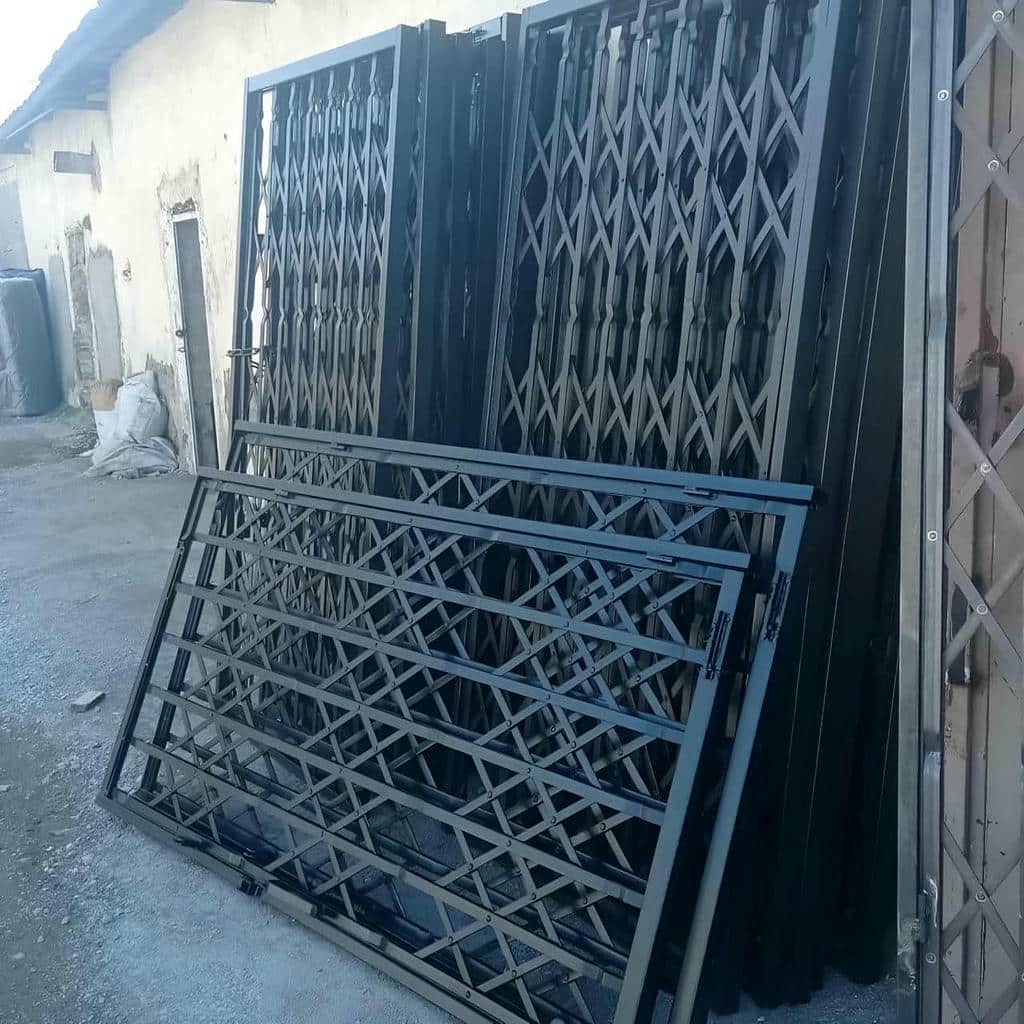 حفاظ درب آپارتمان با طرح لوزی متراکم حفاظ درب آپارتمان با طرح لوزی متراکم