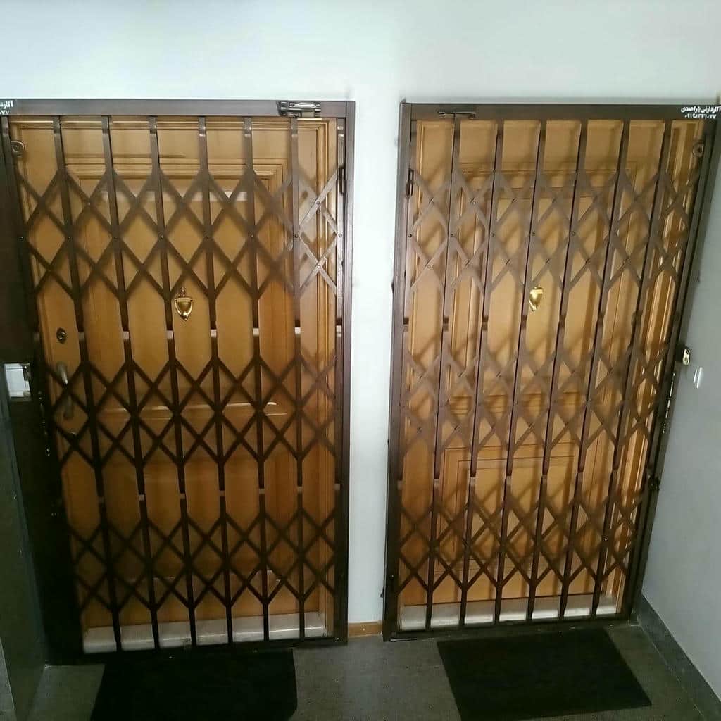 حفاظ درب آکاردئونی با پوشش رنگ کوره‌ای