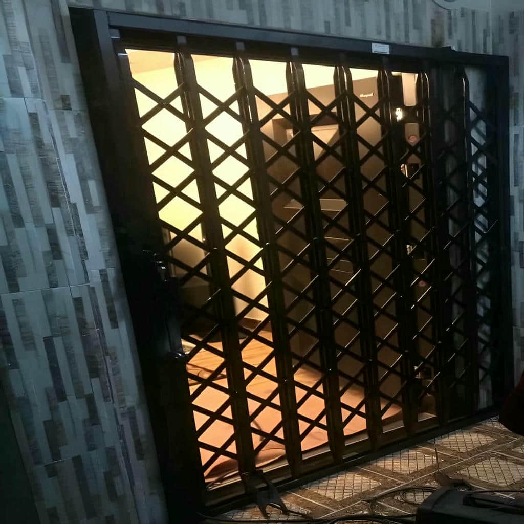 حفاظ درب آکاردئونی با پوشش رنگ کوره ای استان زنجان