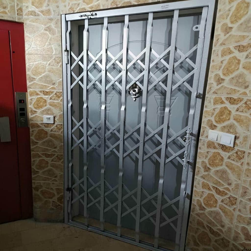 حفاظ درب آکاردئونی فلزی در ساری