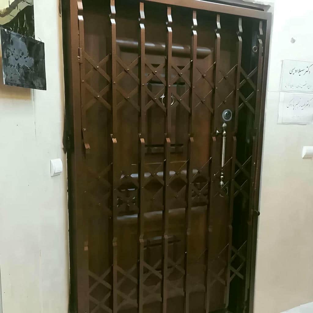 حفاظ درب آکاردئونی مشکی در تبریز