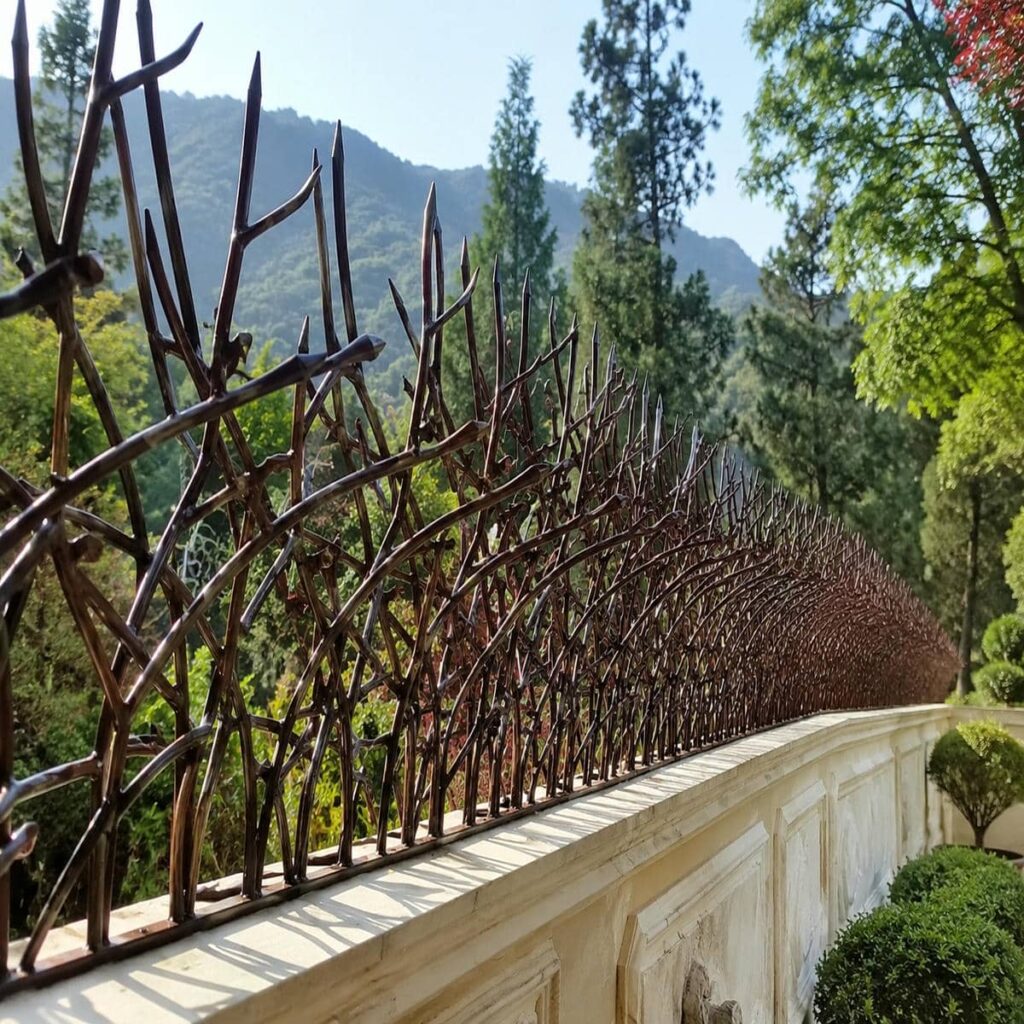 حفاظ دیوار سرنیزه ای با پوشش تیره