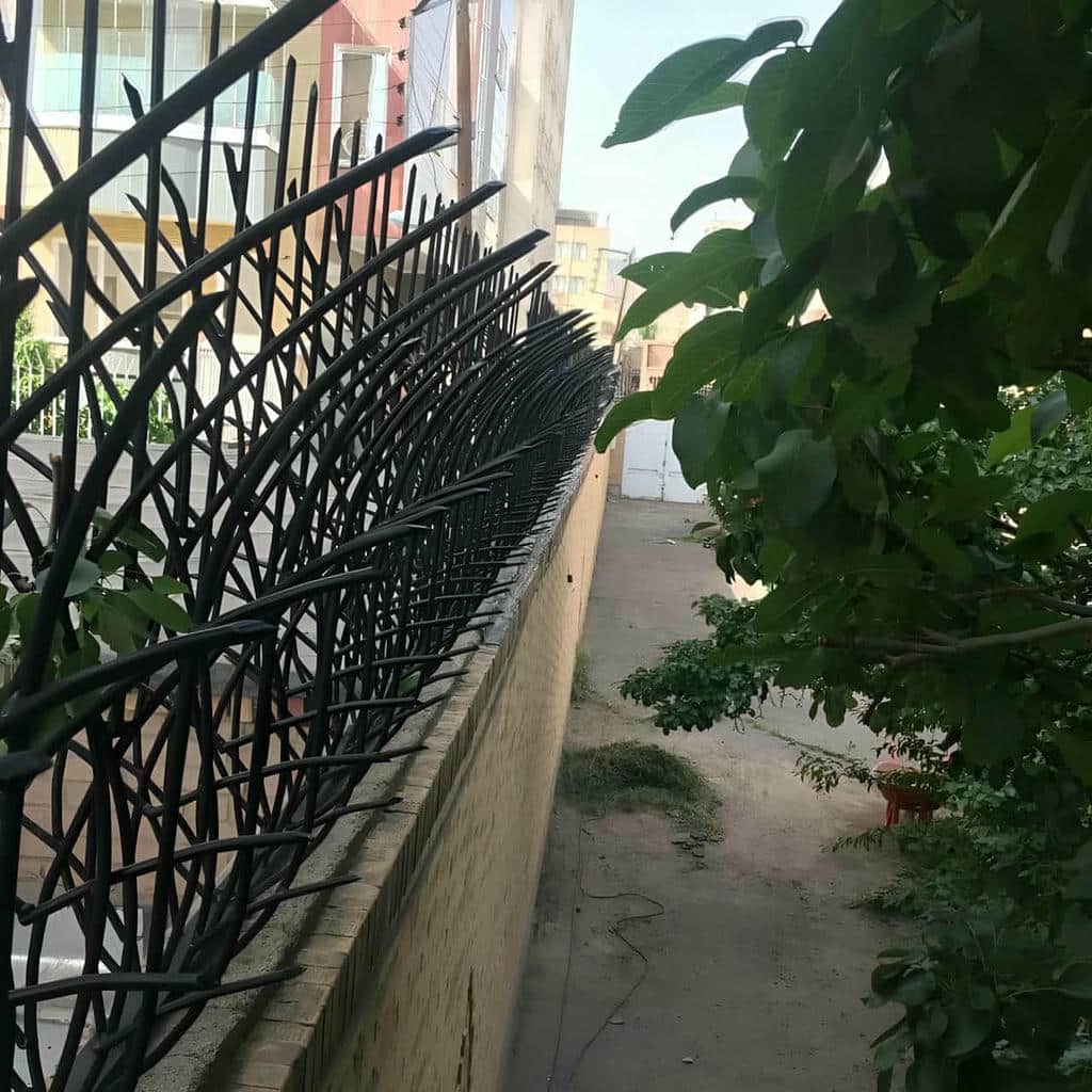 حفاظ دیوار سرنیزه ای برای محوطه مسکونی حفاظ دیوار سرنیزه ای برای محوطه مسکونی