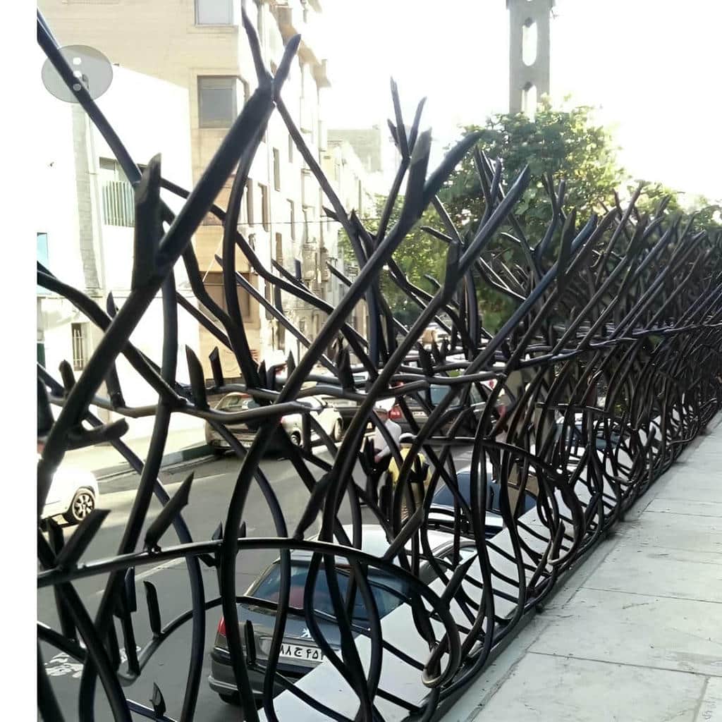 حفاظ دیوار سرنیزه ای برای نمای کلاسیک ساختمان حفاظ دیوار سرنیزه ای برای نمای کلاسیک ساختمان