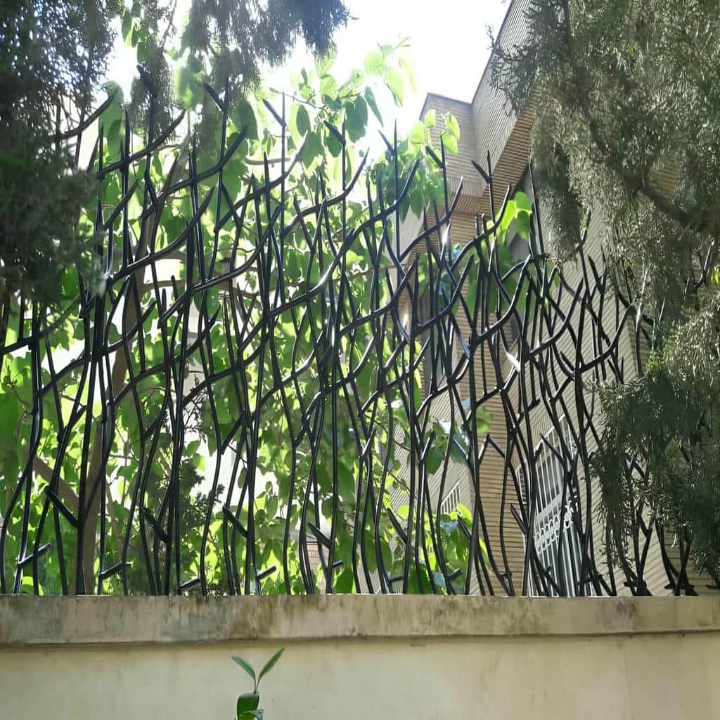 حفاظ دیوار سرنیزه ای در محوطه کارگاهی استان آذربایجان شرقی