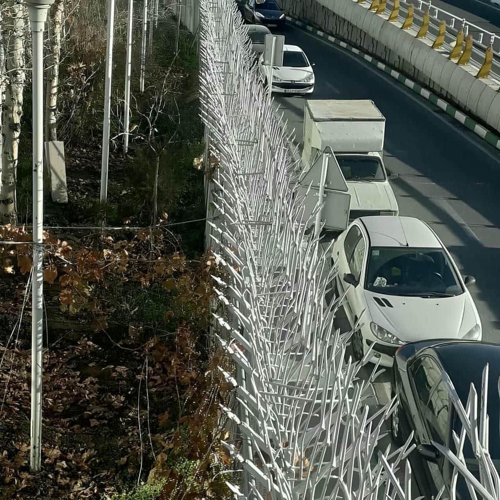 حفاظ دیوار سفارشی با فرم شاخه های متقاطع