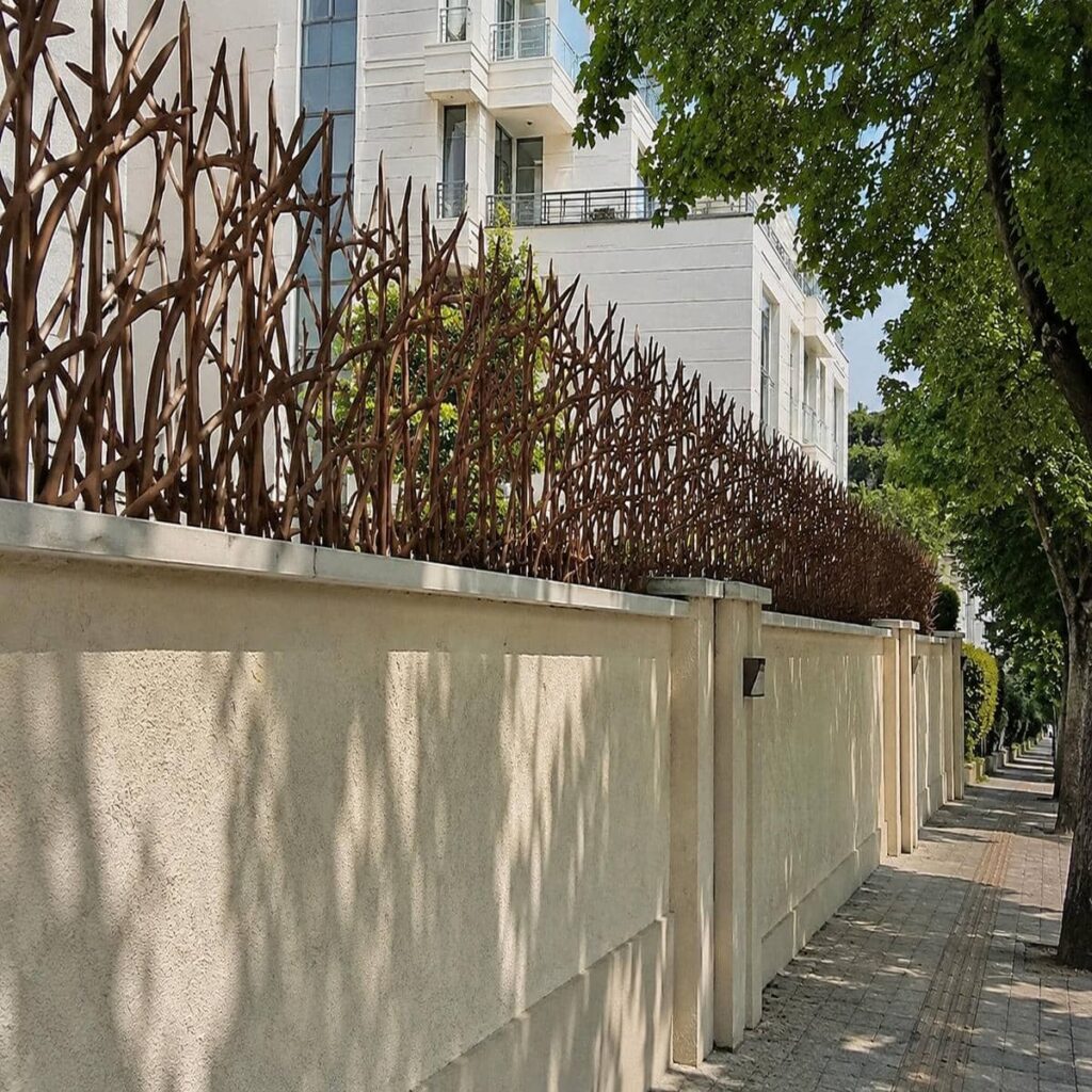 حفاظ دیوار سفارشی روی نمای آجری ایلام حفاظ دیوار سفارشی روی نمای آجری ایلام